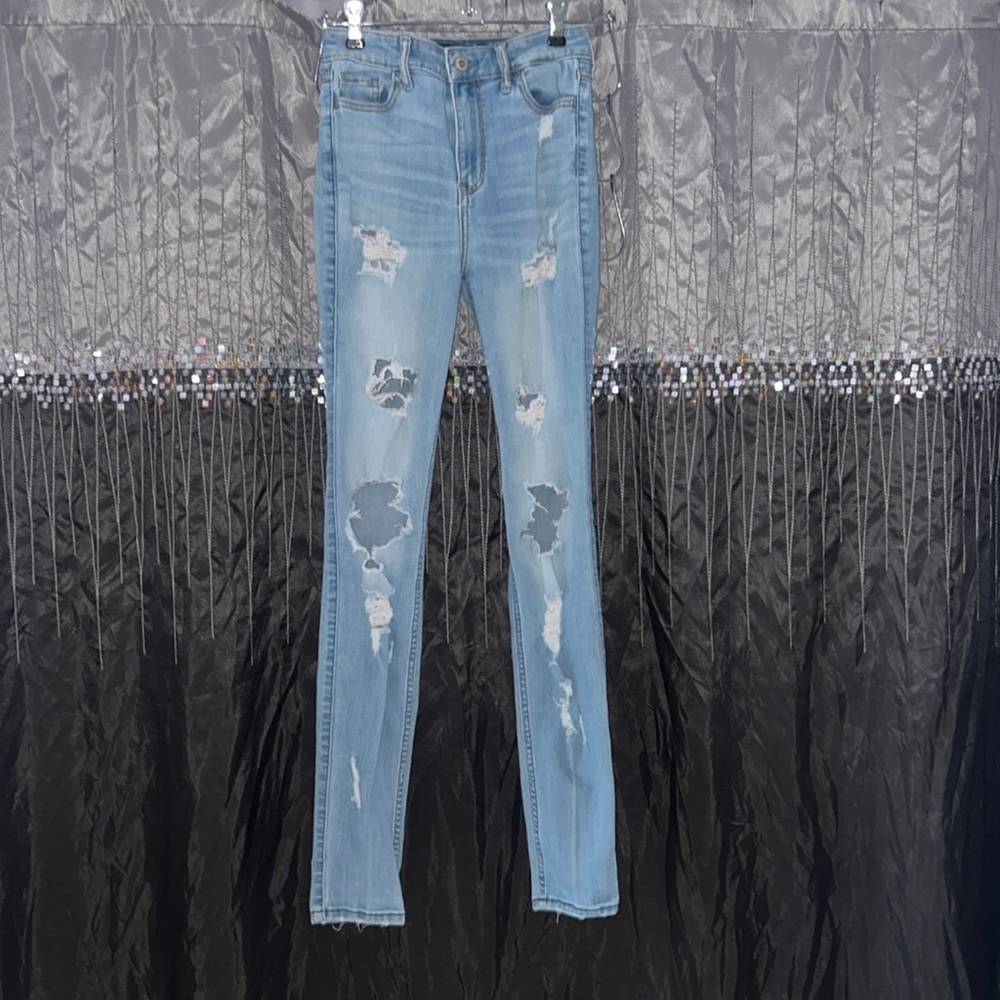 Hollister Distressed Lightwash Skinny Jeans